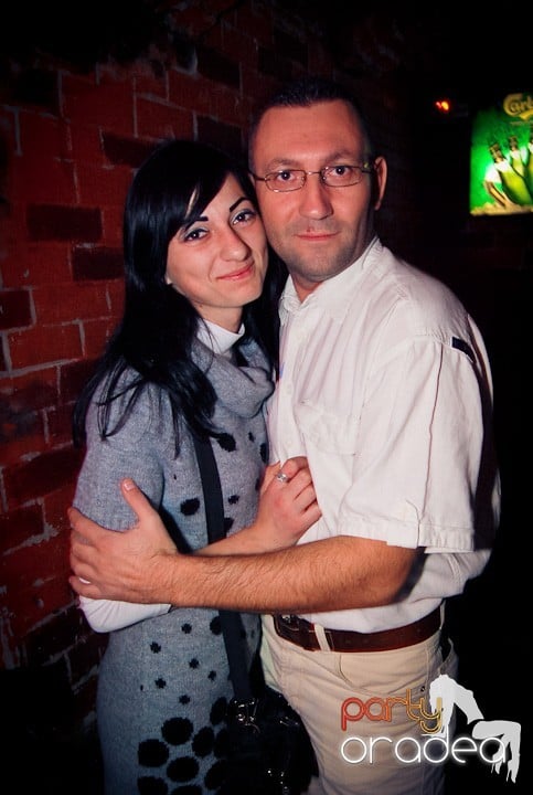 Vineri seara în Club Escape, 