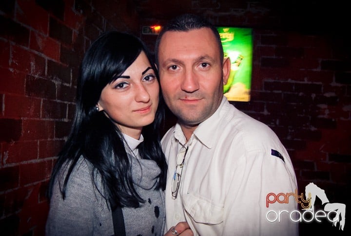 Vineri seara în Club Escape, 