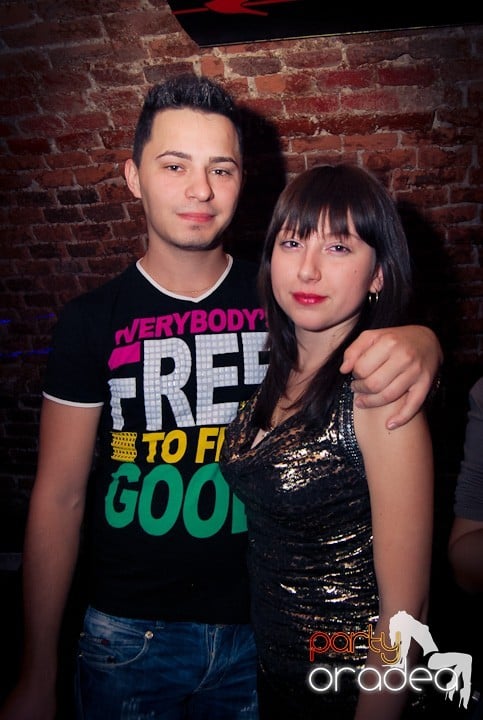 Vineri seara în Club Escape, 