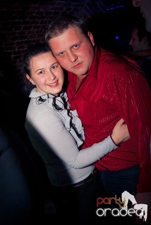 Vineri seara în Club Escape, 