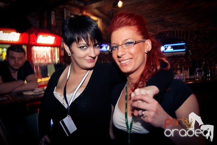 Vineri seara în Club Escape, 