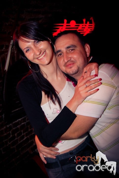 Vineri seara în Club Escape, 