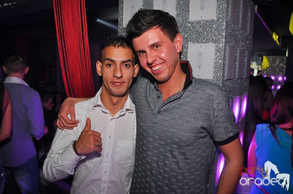 Vineri seara în Club Life,
