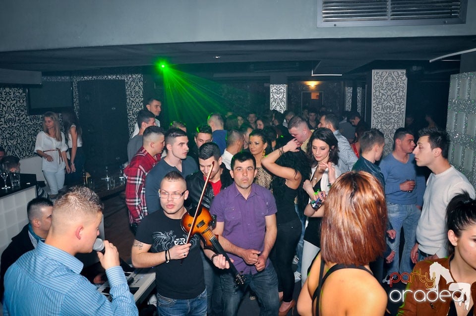Vineri seara în Club Life,