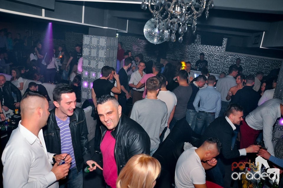 Vineri seara în Club Life,