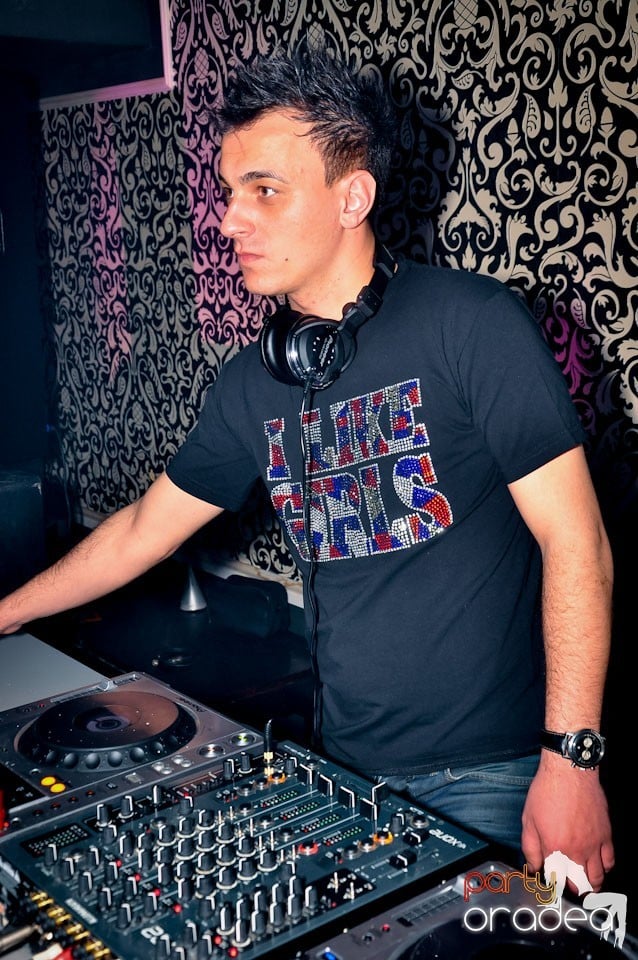 Vineri seara în Club Life,