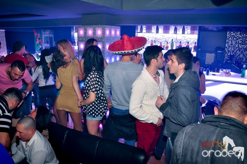 Vineri seara în Club Life,