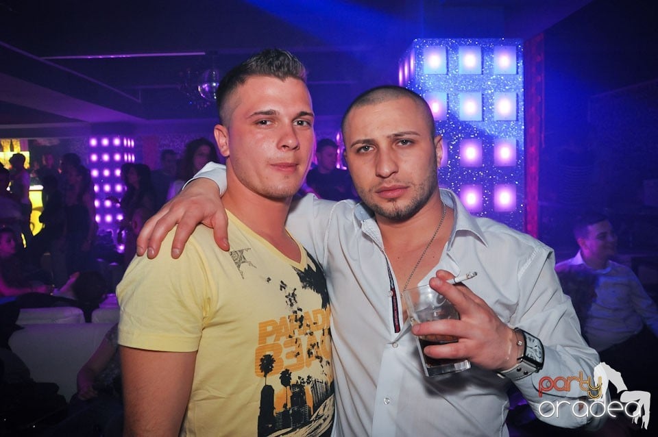 Vineri seara în Club Life,