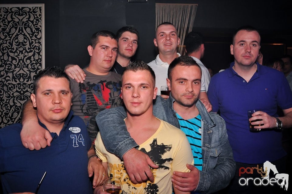 Vineri seara în Club Life,