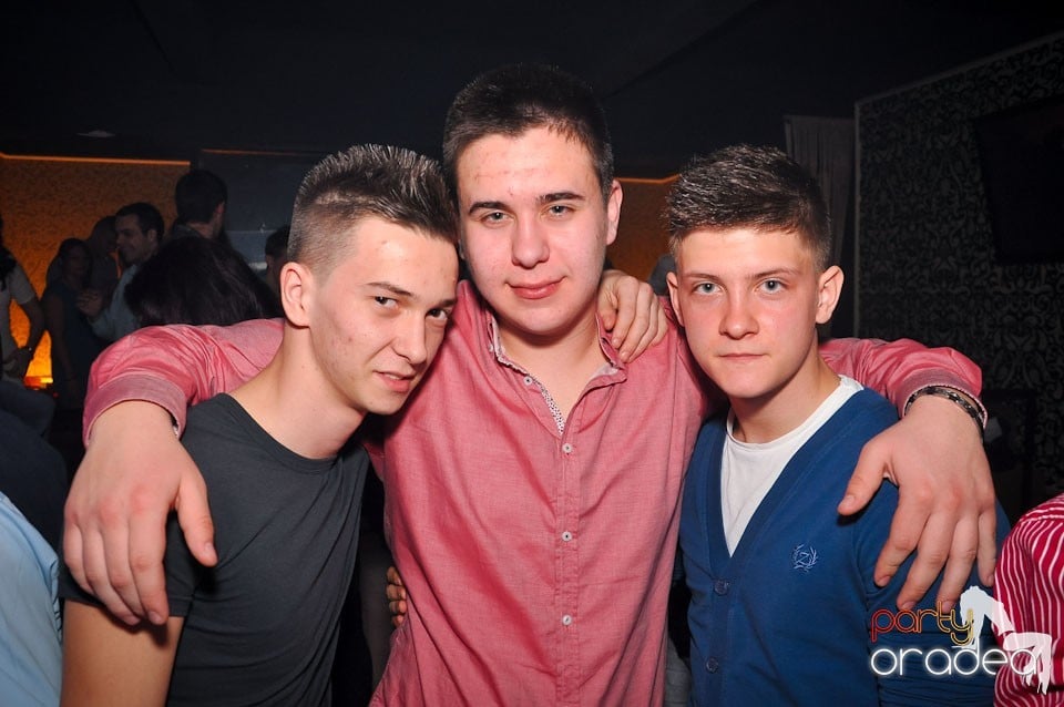 Vineri seara în Club Life,