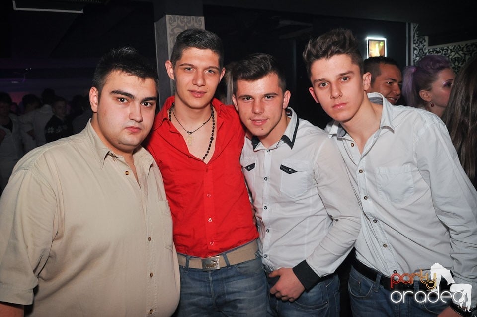 Vineri seara în Club Life,