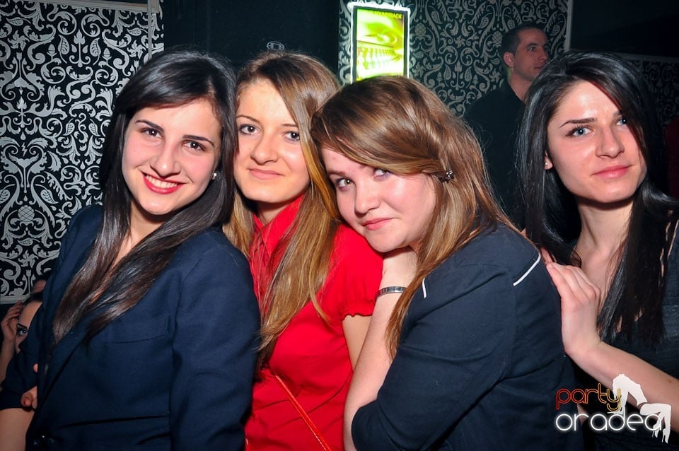 Vineri seara în Club Life,