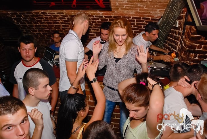 Vineri seara în Escape, 