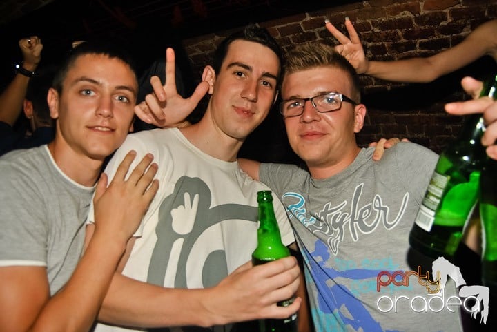 Vineri seara în Escape, 