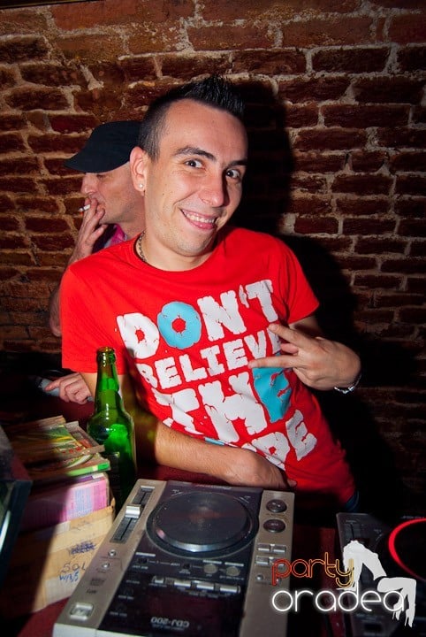 Vineri seara în Escape, 