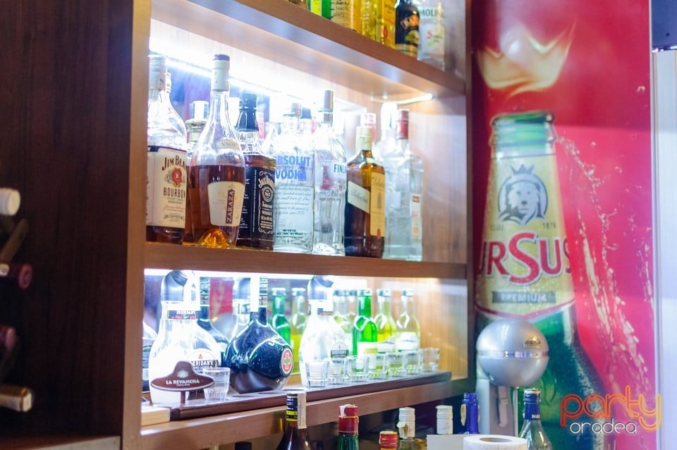 Vineri seara în Senza Caffe, 