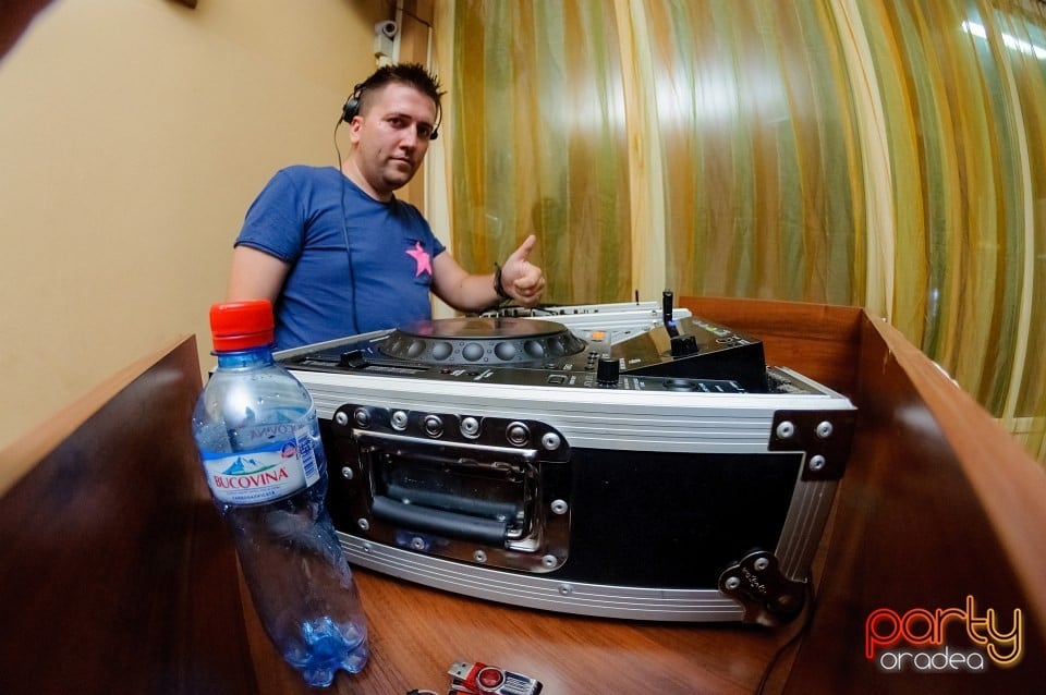 Vineri seara în Senza Caffe, 