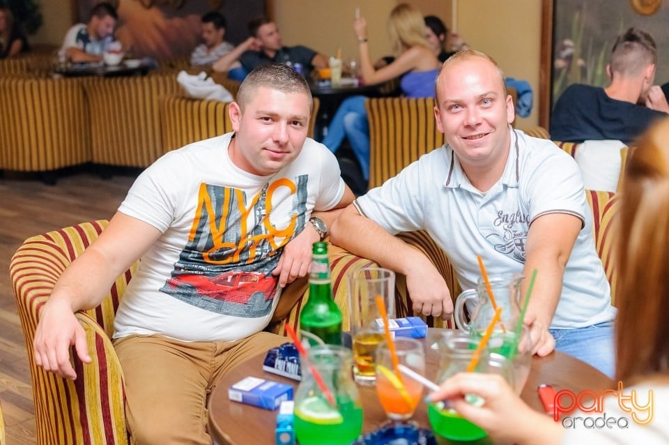 Vineri seara în Senza Caffe, 