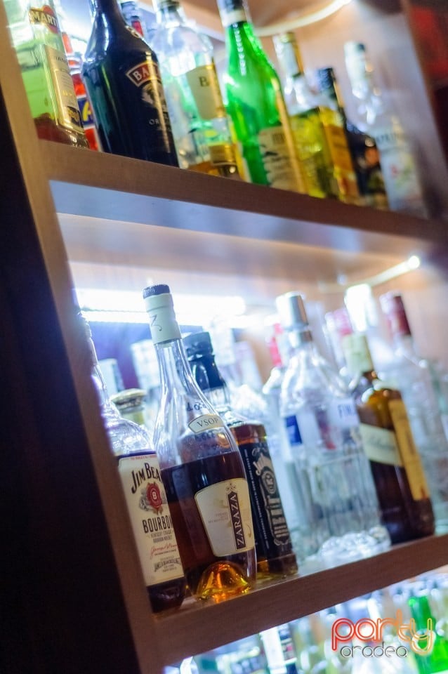 Vineri seara în Senza Caffe, 