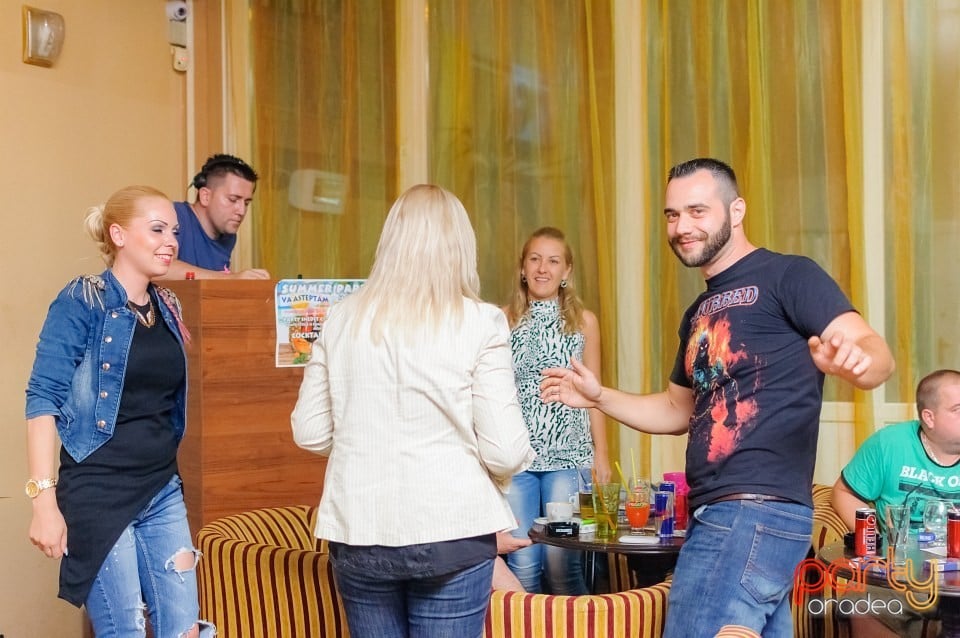 Vineri seara în Senza Caffe, 