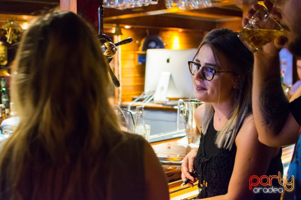 Vineri seara la Columbus, Columbus Cafe