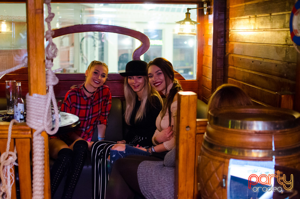 Vineri seara la Columbus, Columbus Cafe