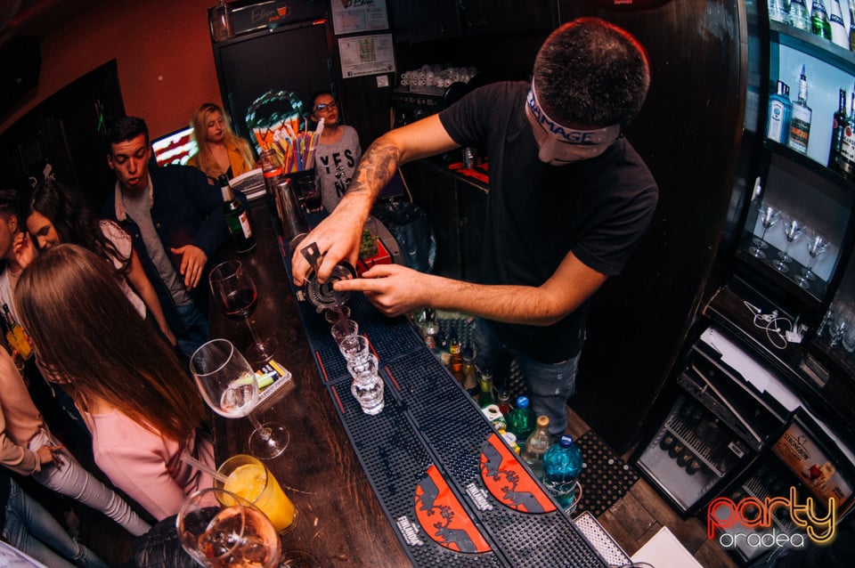 Vineri seara la Edison Pub, 