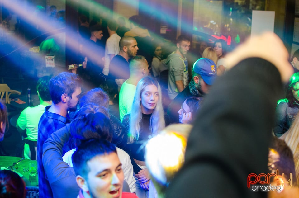 Vineri seara la Steam Bar, 