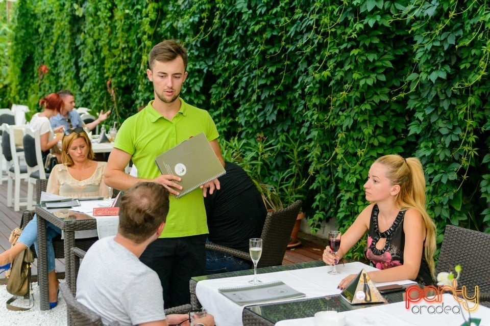 Vineri seara la Vine Summer, Vine Summer Garden & Grill