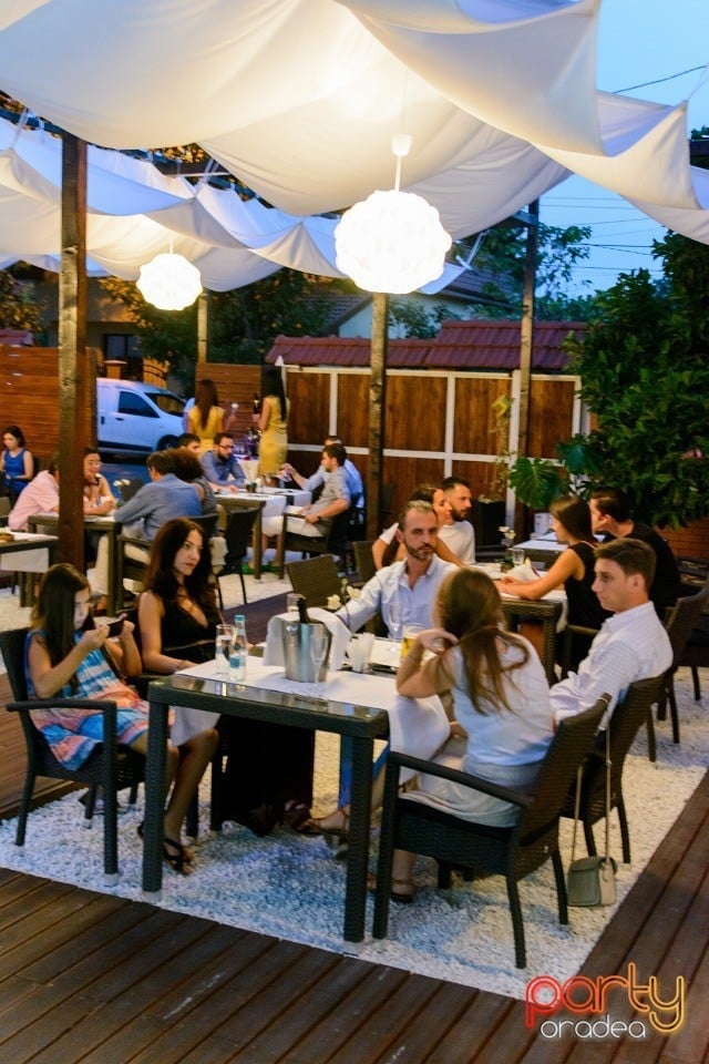 Vineri seara la Vine Summer, Vine Summer Garden & Grill