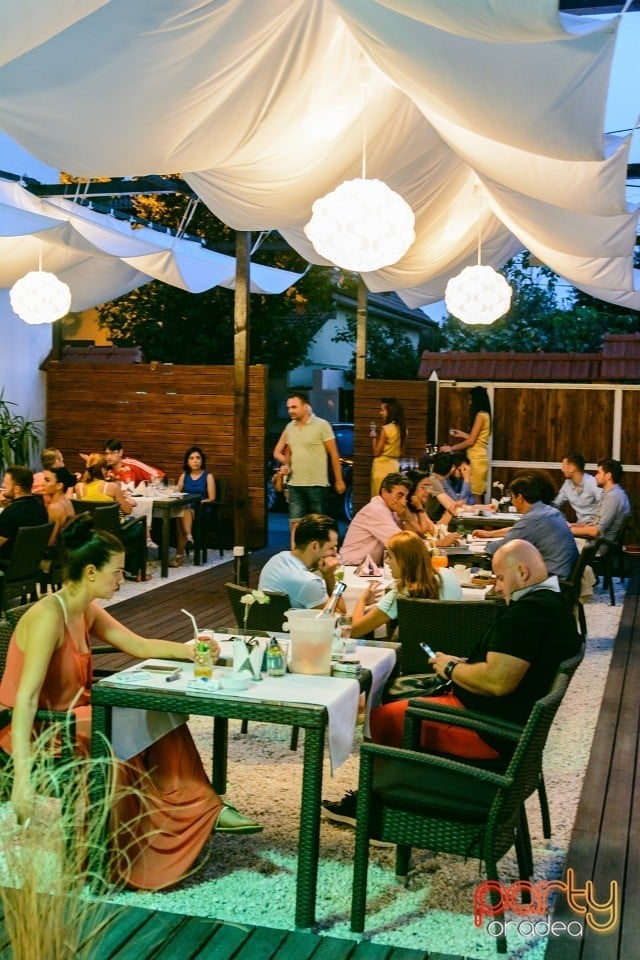 Vineri seara la Vine Summer, Vine Summer Garden & Grill