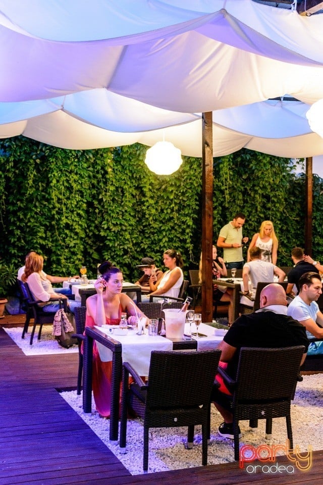 Vineri seara la Vine Summer, Vine Summer Garden & Grill