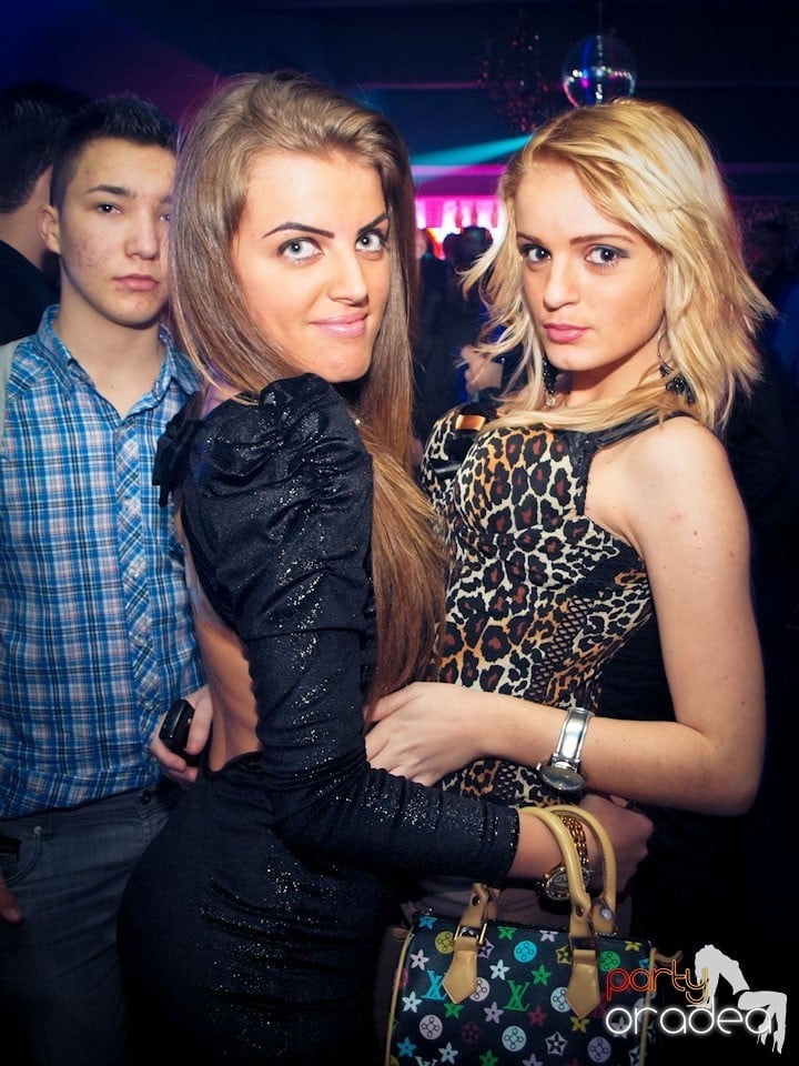 Vineri seara petrecem în Club Life,