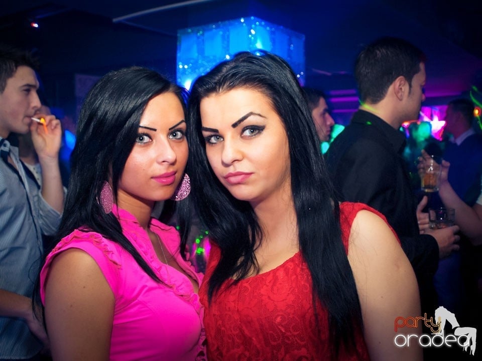 Vineri seara petrecem în Club Life,