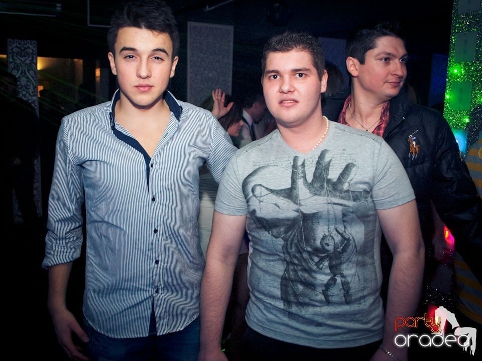 Vineri seara petrecem în Club Life,