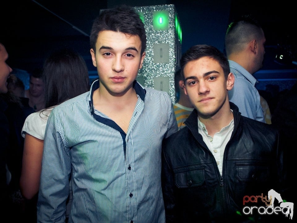 Vineri seara petrecem în Club Life,