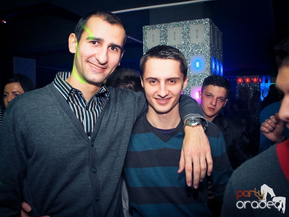 Vineri seara petrecem în Club Life,