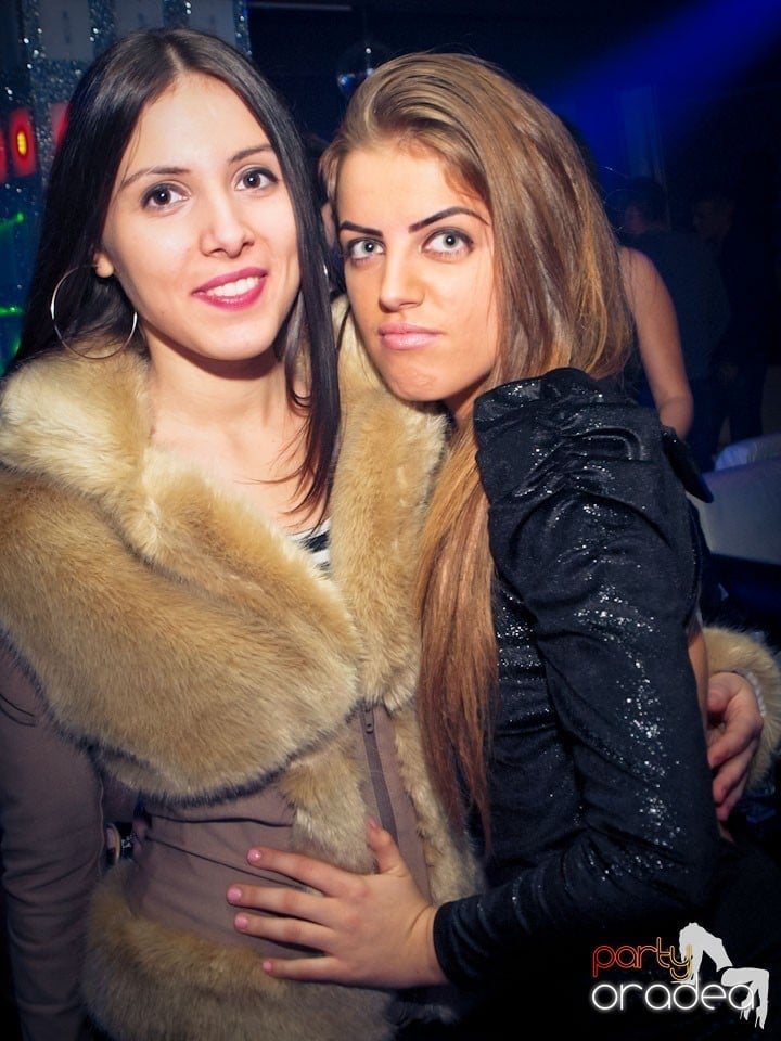 Vineri seara petrecem în Club Life,
