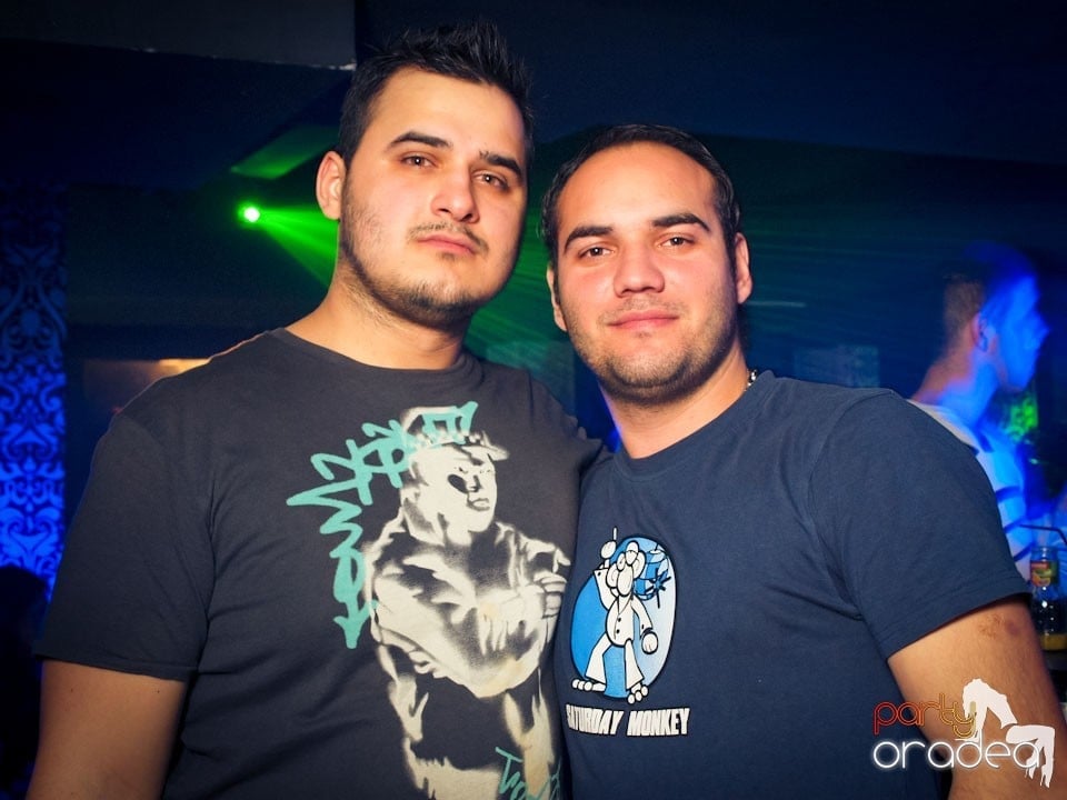 Vineri seara petrecem în Club Life,