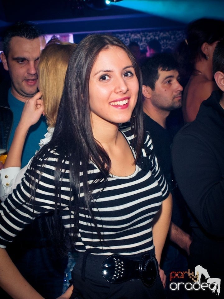 Vineri seara petrecem în Club Life,