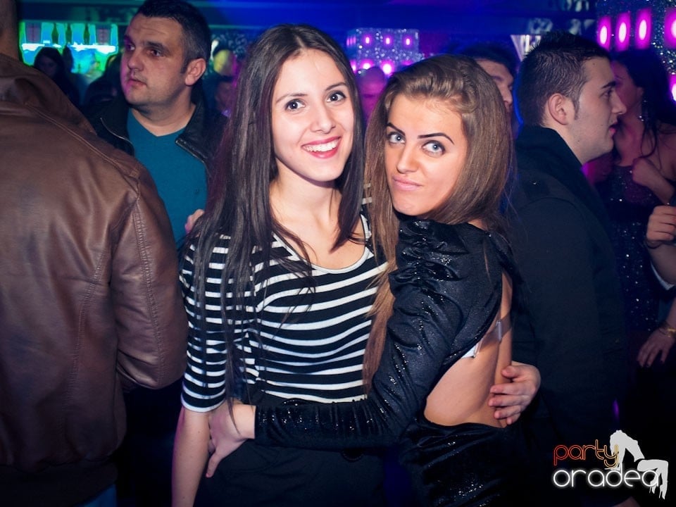 Vineri seara petrecem în Club Life,
