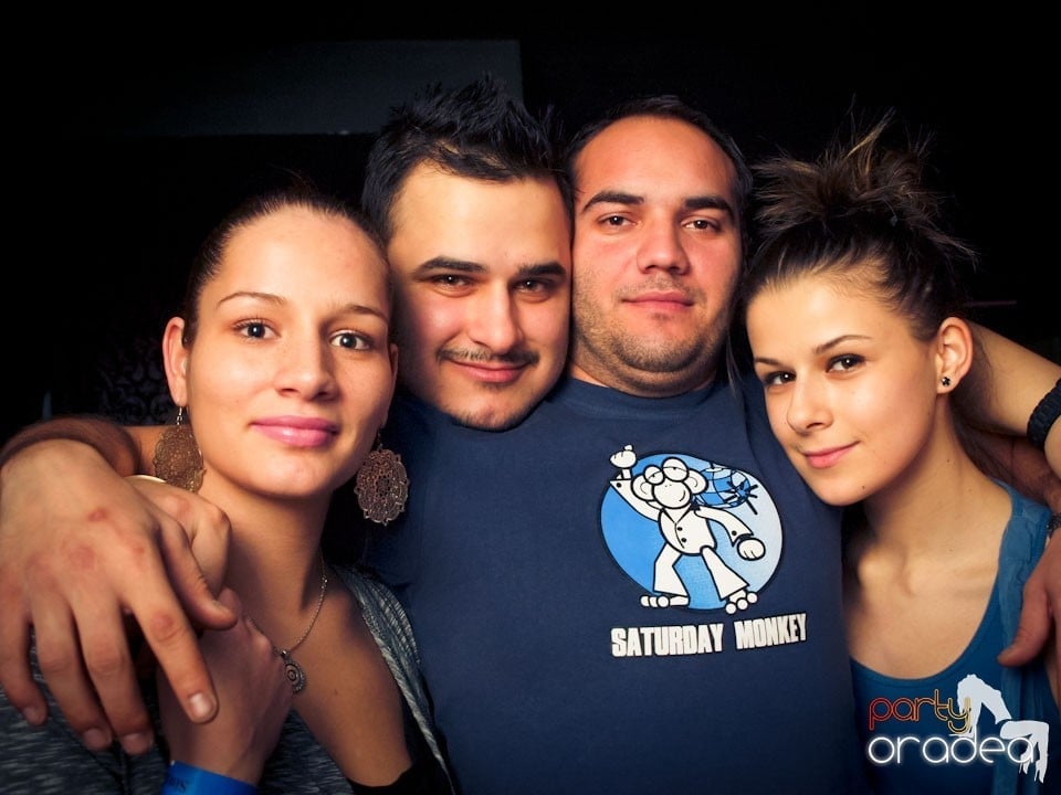 Vineri seara petrecem în Club Life,