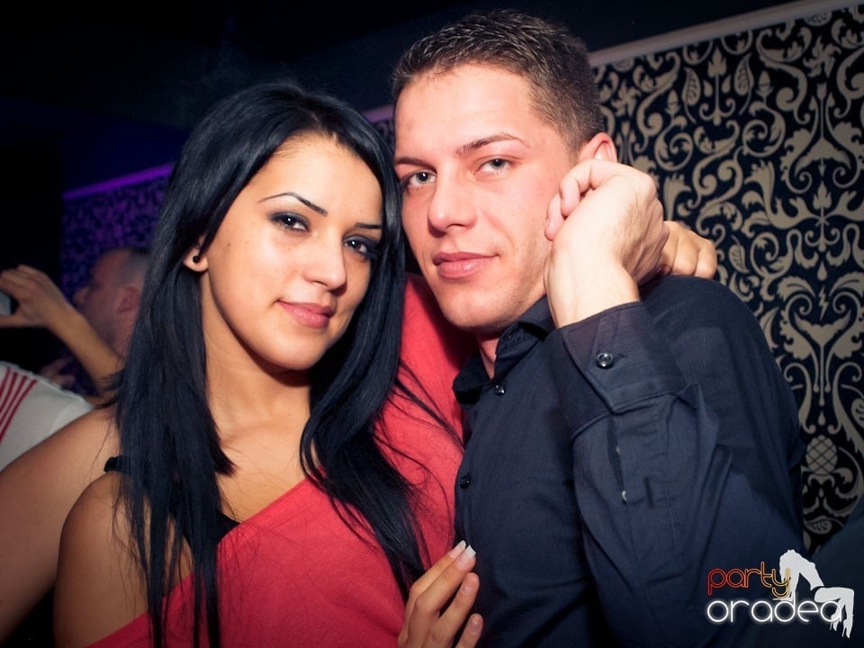 Vineri seara petrecem în Club Life,