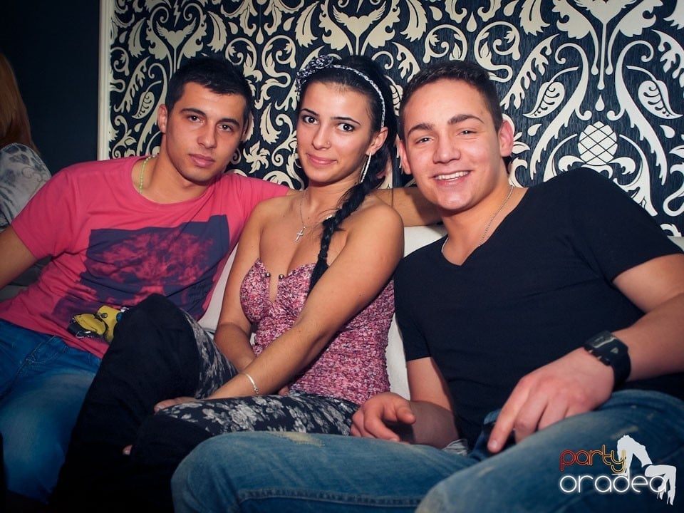 Vineri seara petrecem în Club Life,