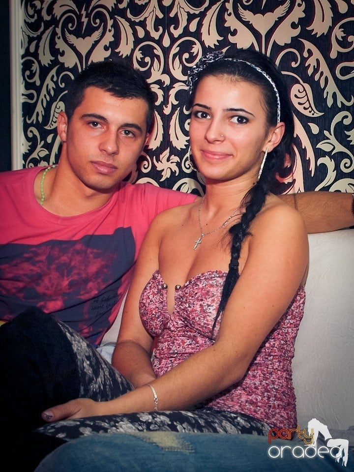 Vineri seara petrecem în Club Life,