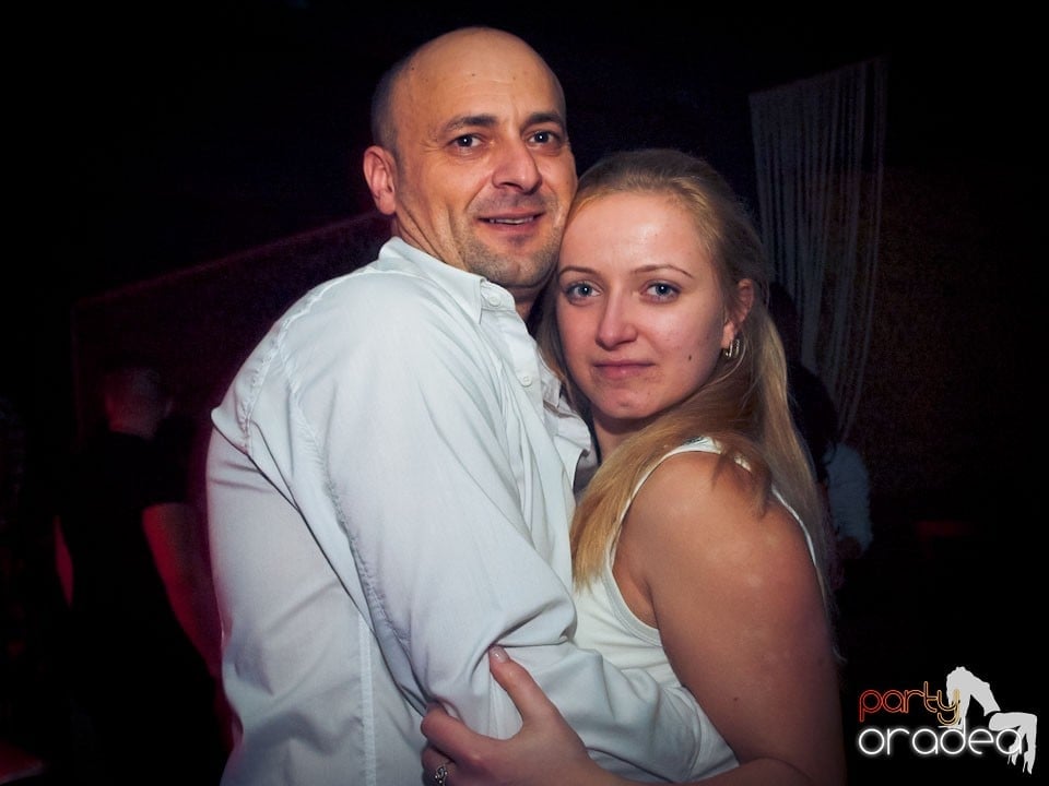 Vineri seara petrecem în Club Life,
