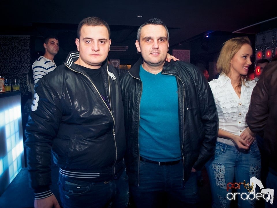 Vineri seara petrecem în Club Life,
