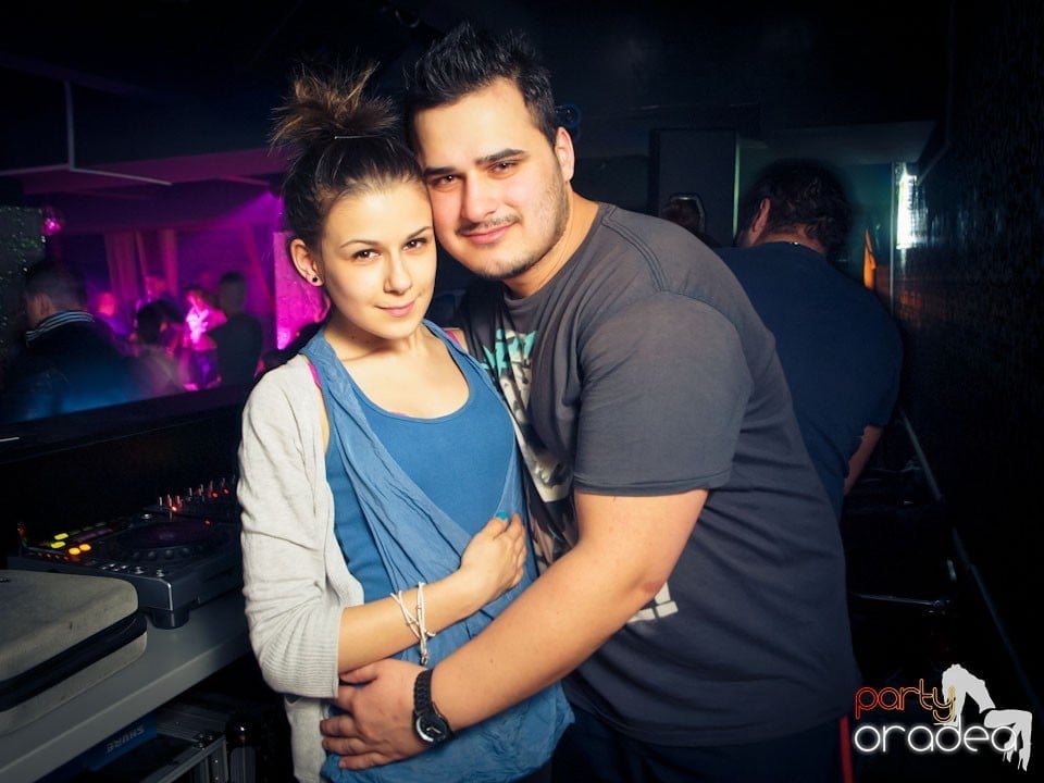Vineri seara petrecem în Club Life,