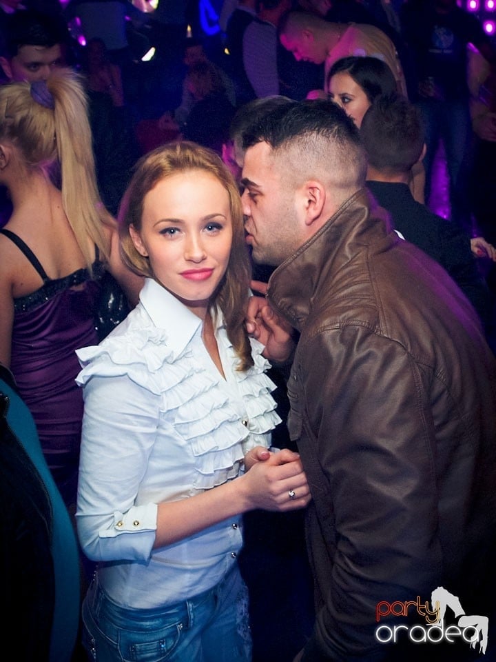 Vineri seara petrecem în Club Life,