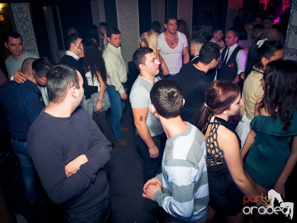 Vineri seara petrecem în Club Life,